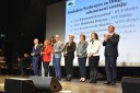 09. Wojewoda Warmińsko-Mazurski Pan Artur Chojecki wraz z osobami odznaczonymi Srebrnym Medalem za Długoletnią Służbę