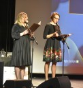 Prowadzące galę (od lewej) Pani Marta Gacman-De Palma i Pani Karolina Giszterowicz