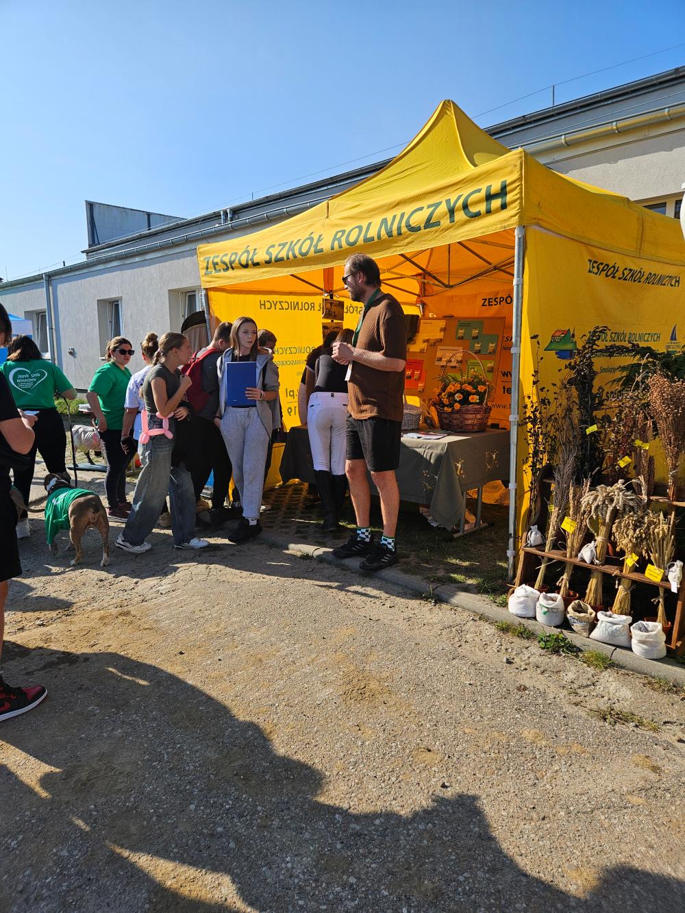 Zdjęcie galerii artykułu: 07. Stoisko Zespołu Szkół Rolniczych w Smolajnach - 07. Stoisko Zespołu Szkół Rolniczych w Smolajnach
