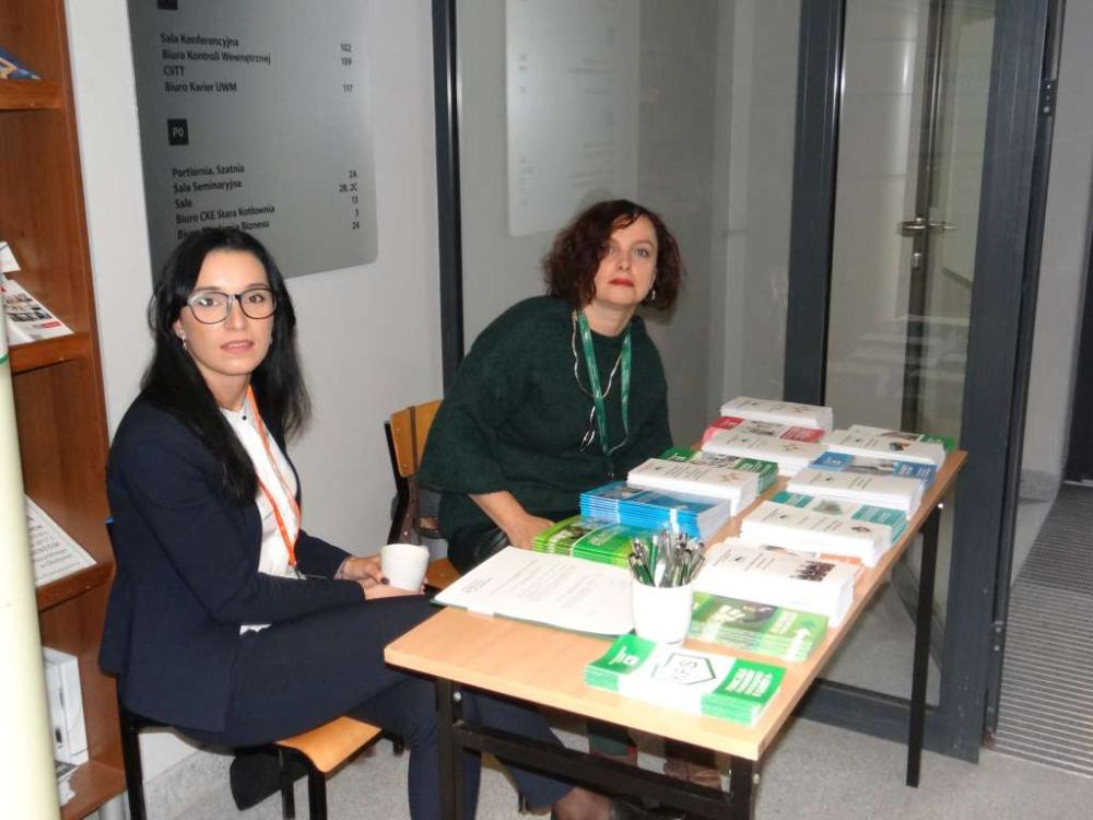 Zdjęcie galerii artykułu: Zdjęcie nr 9 - od lewej Agnieszka Świdyńska i Agnieszka Rutkowska Wojewódzki Urząd Pracy w Olsztynie - Zdjęcie nr 09 - od lewej Agnieszka Świdyńska i Agnieszka Rutkowska Wojewódzki Urząd Pracy w Olsztynie